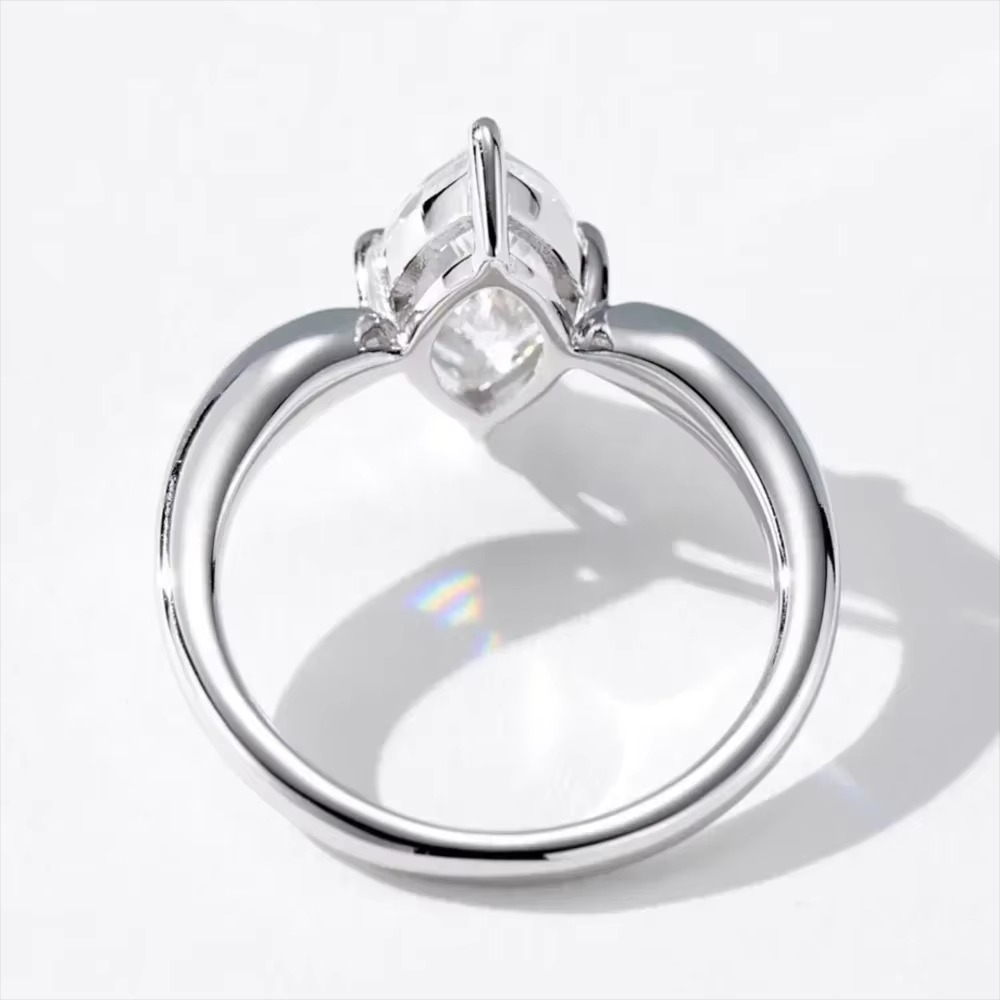 Celestia™ Oval Cut 2CT Moissanite Ring | Sterling Silver