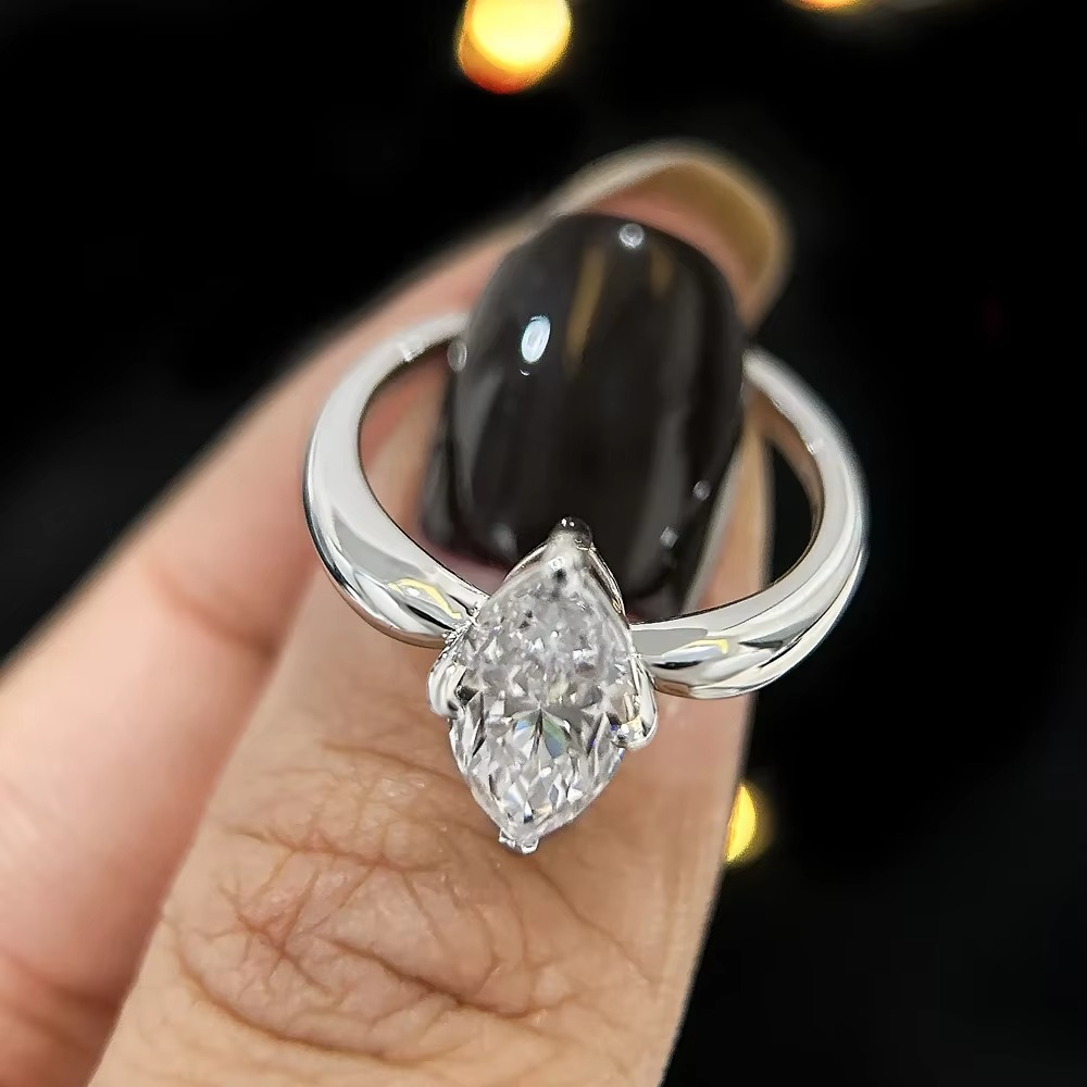 Celestia™ Oval Cut 2CT Moissanite Ring | Sterling Silver